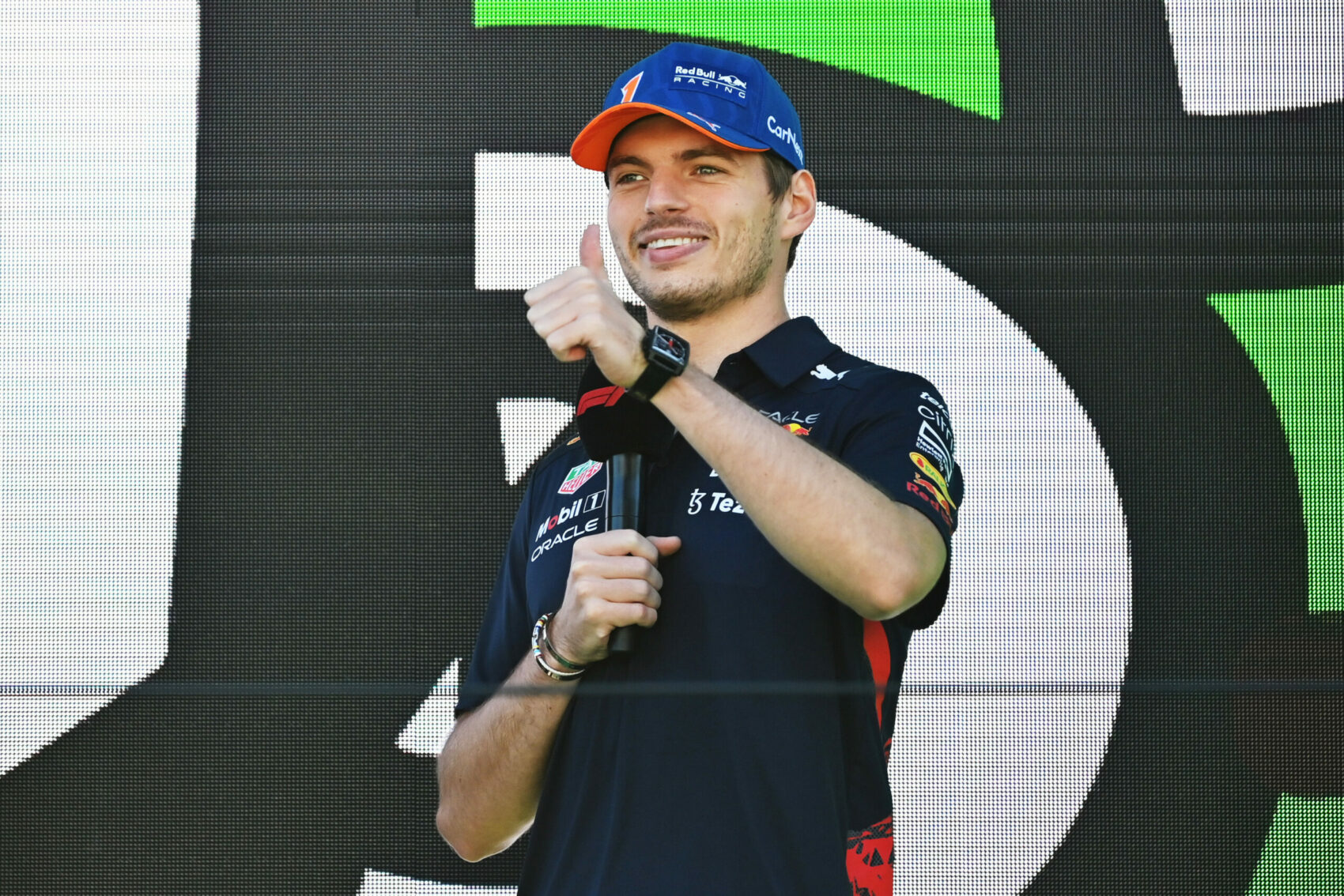 Verstappen elítéli a füstbombát dobáló szurkolóit