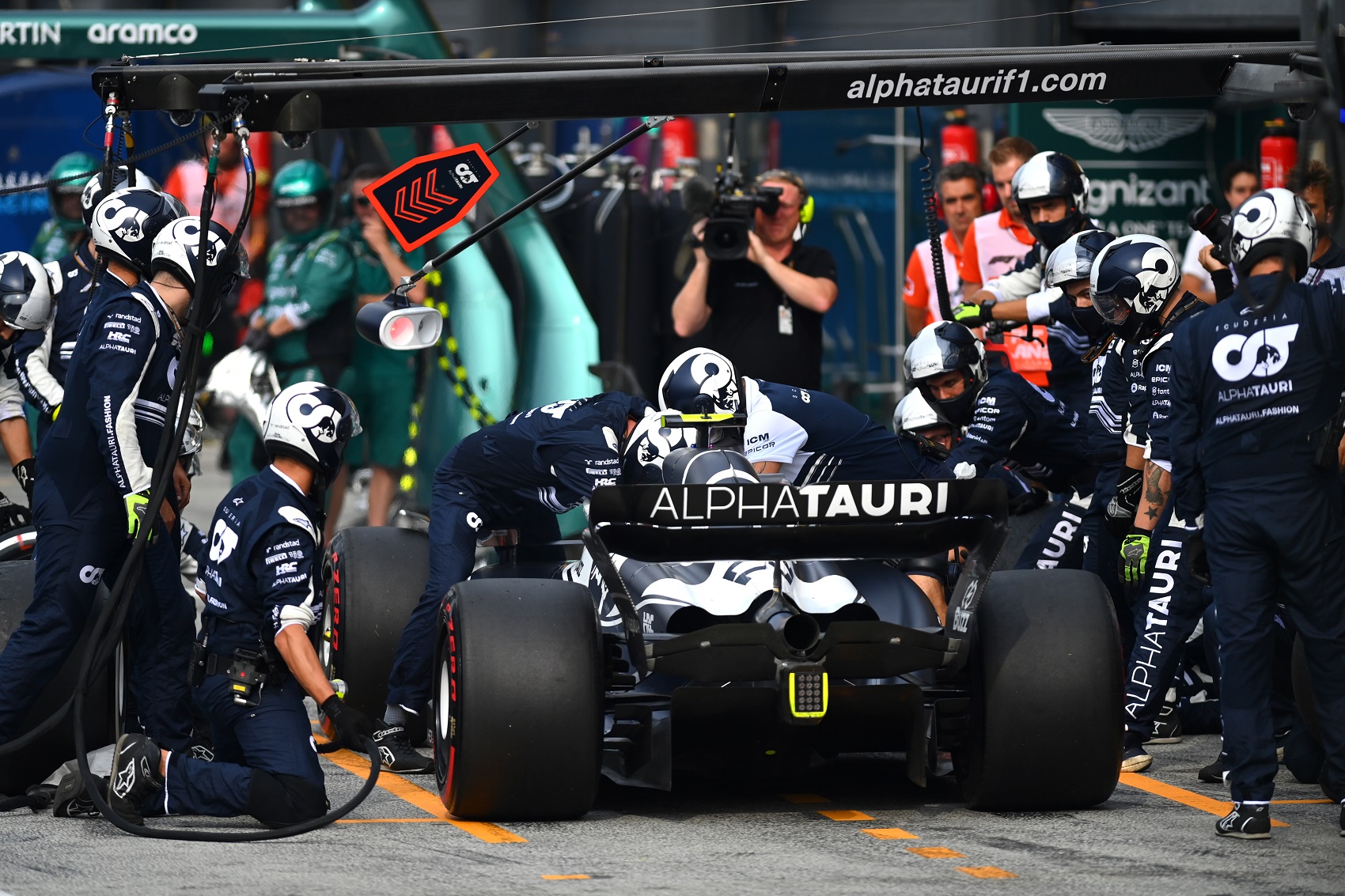 Az AlphaTauri tolt egy Briatorét? – Wolff szóhoz sem jutott