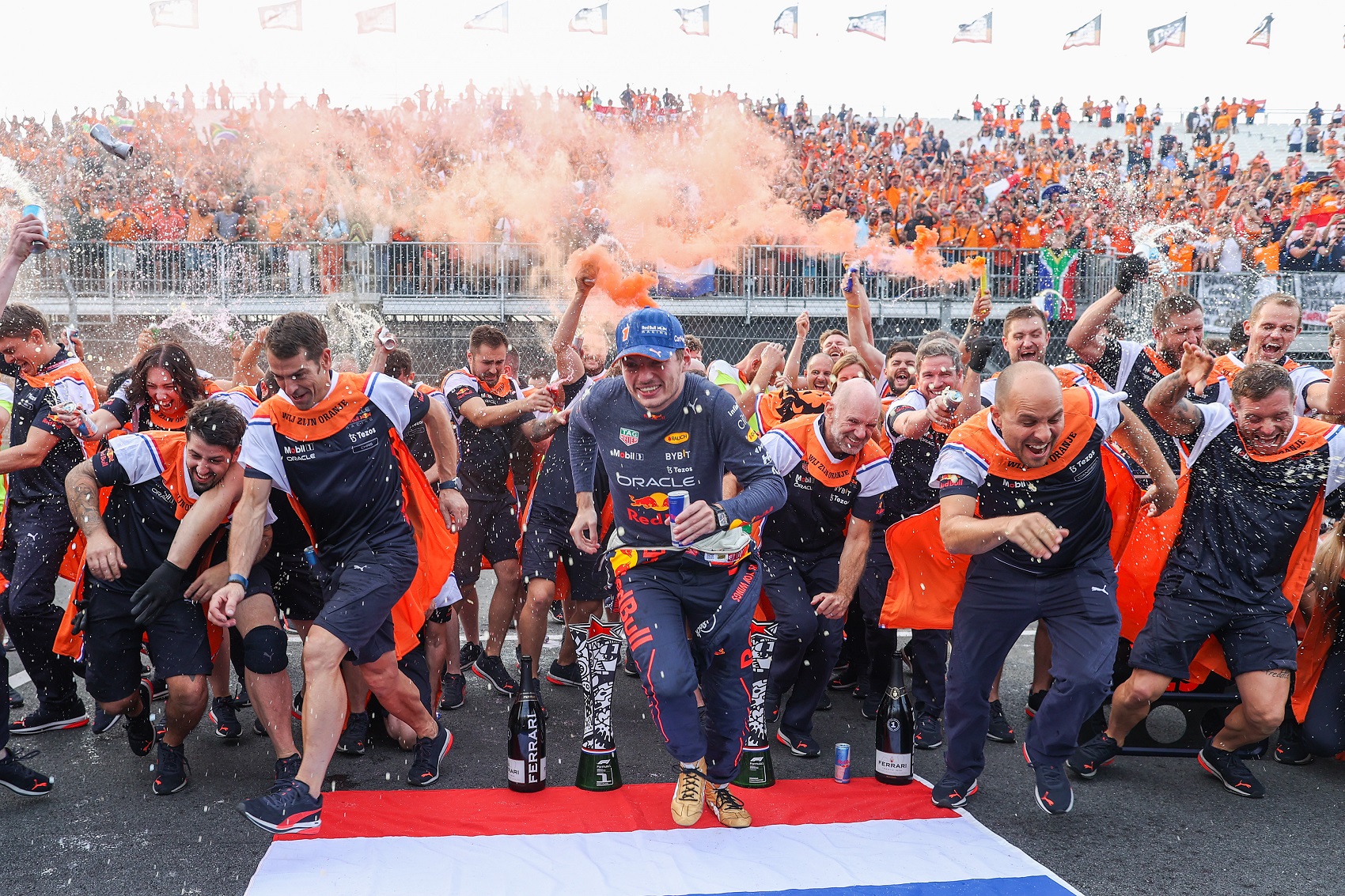 Villeneuve megdicsérte a Red Bullt, de a Ferrarit nem érti