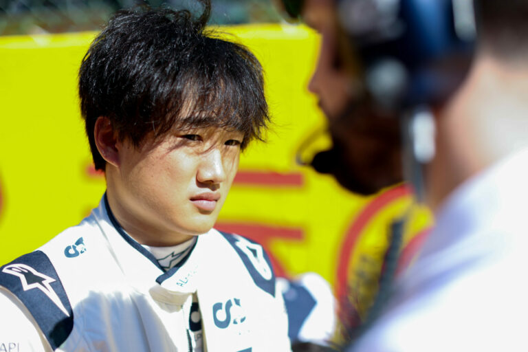 Tsunoda 10 verseny óta pont nélkül, de így is látják rajta a fejlődést
