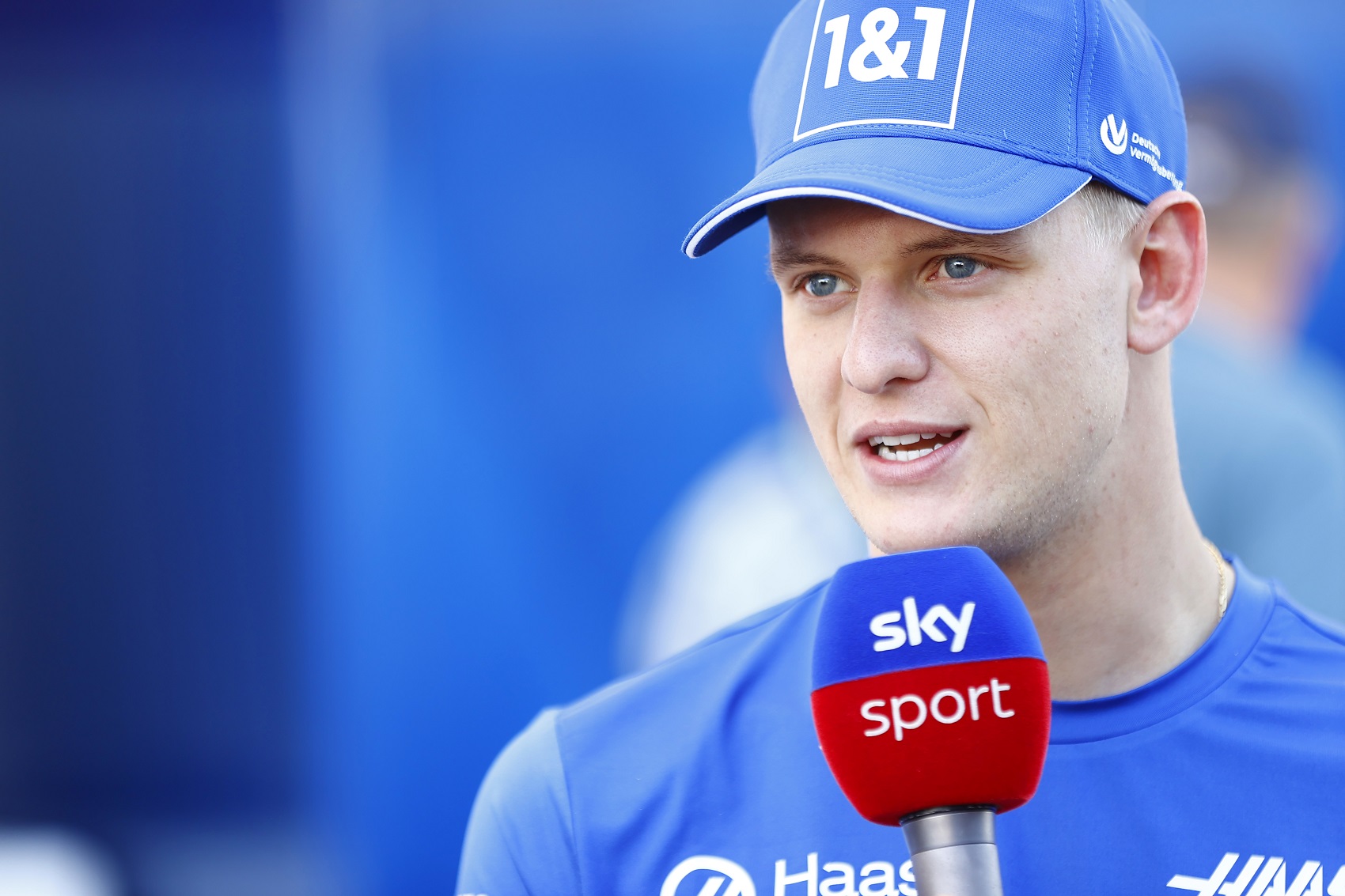 Mick Schumacher sisakján lovas nővére szerepel!