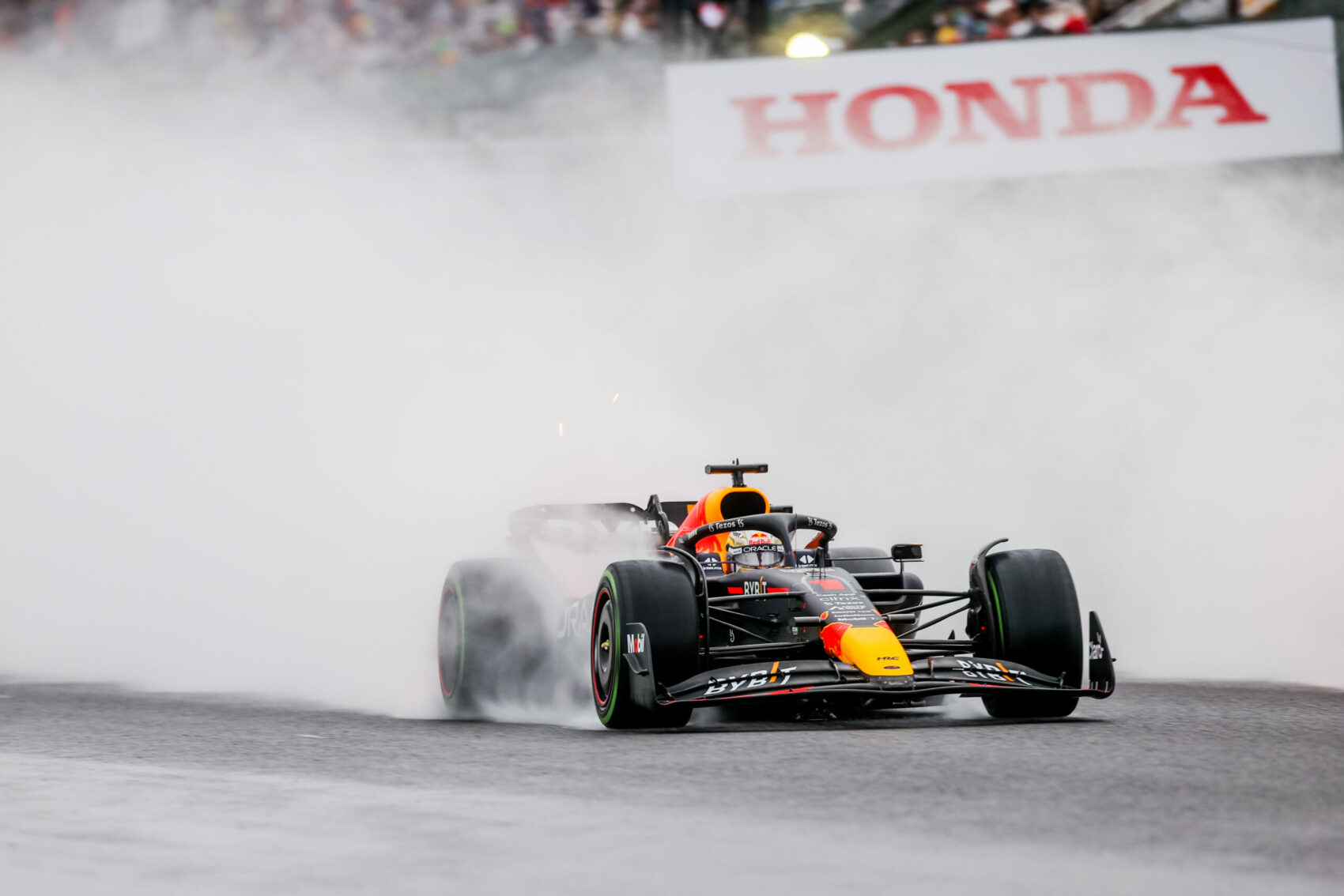 Verstappen szerint nem elég jók a Pirelli esőgumijai