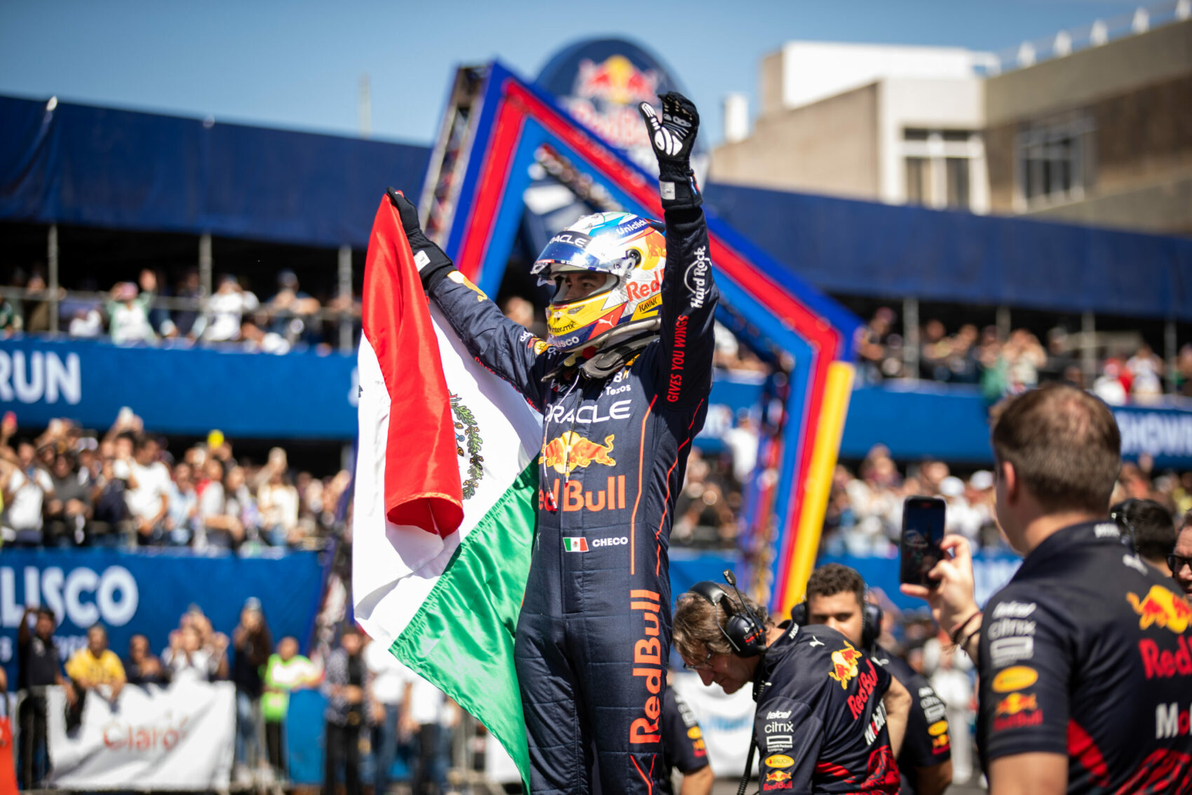 Különleges sisakkal készül a hazai versenyére Sergio Pérez