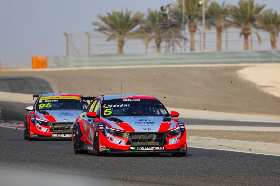 Jó rajt után Michelisz a dobogón Bahreinben