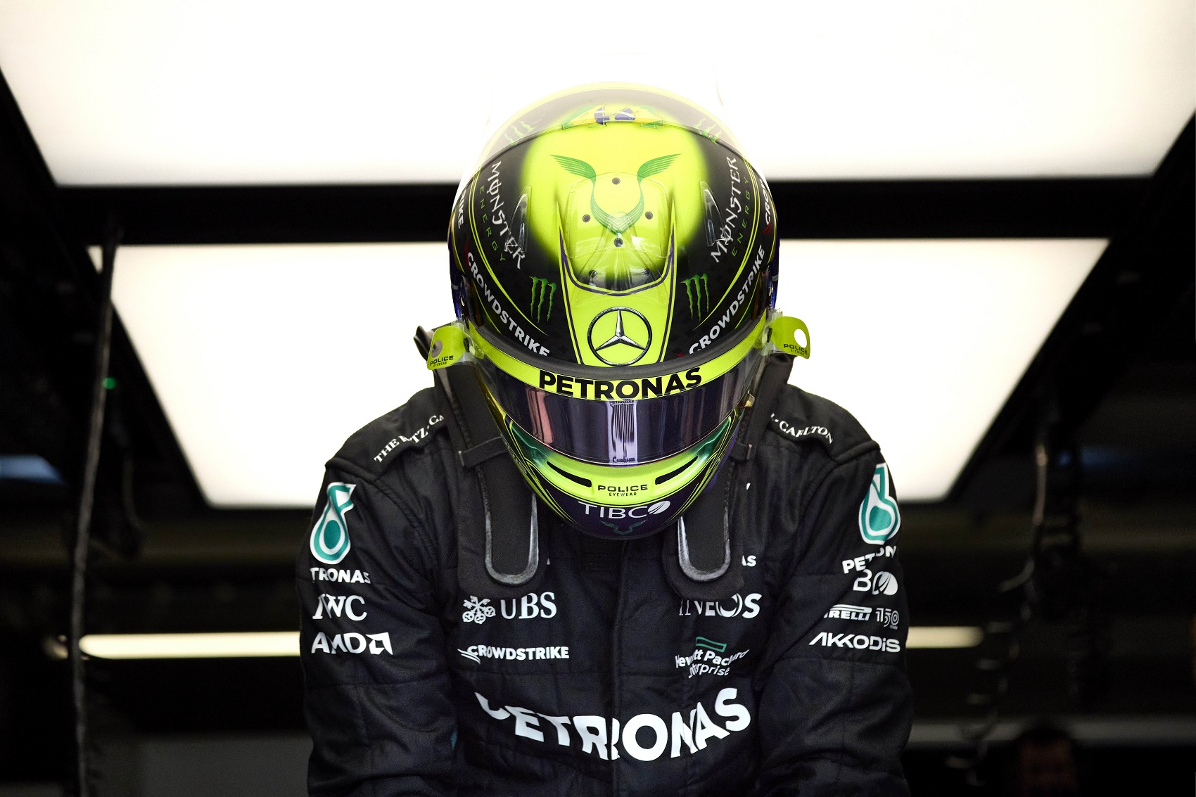 Hamilton is „kapott” többemeletes falfestményt, alá is írta