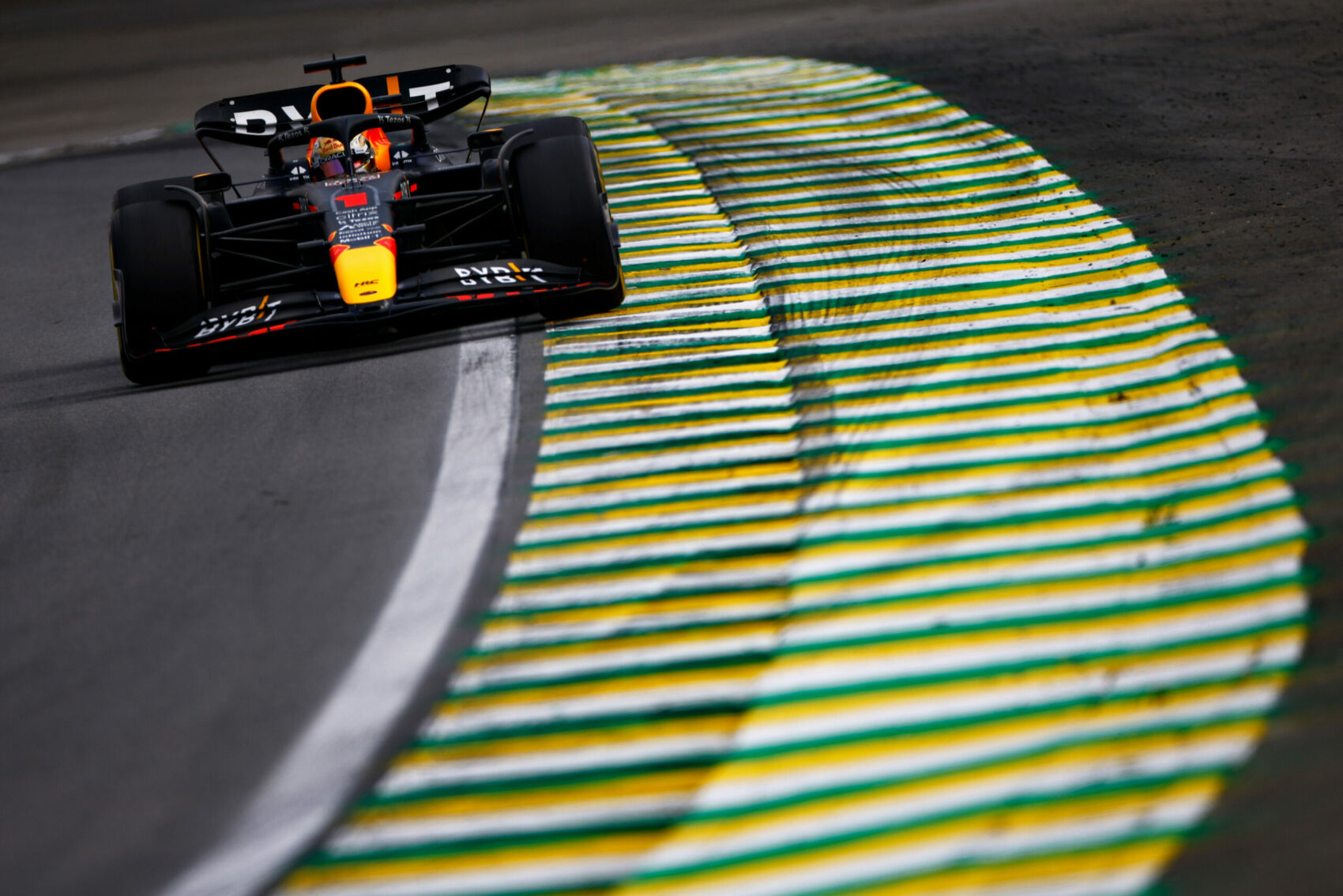 További büntetést is kapott Verstappen a Hamilton elleni ütközésért