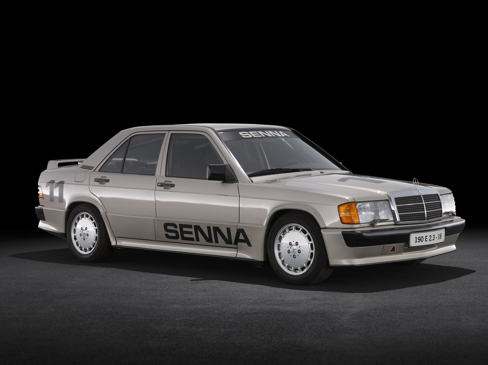 Senna Mercedes 190E 2.3-16-ja nem, de van egy ugyanilyen eladó a mezőnyből!