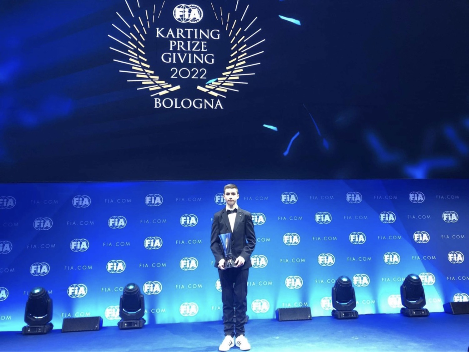 Hideg Ádám Verstappen, Leclerc és Rovanperä társaságában az FIA gálán