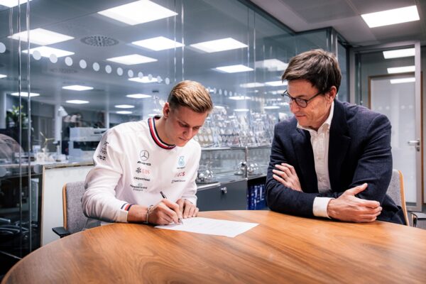 Mick Schumacher, Toto Wolff