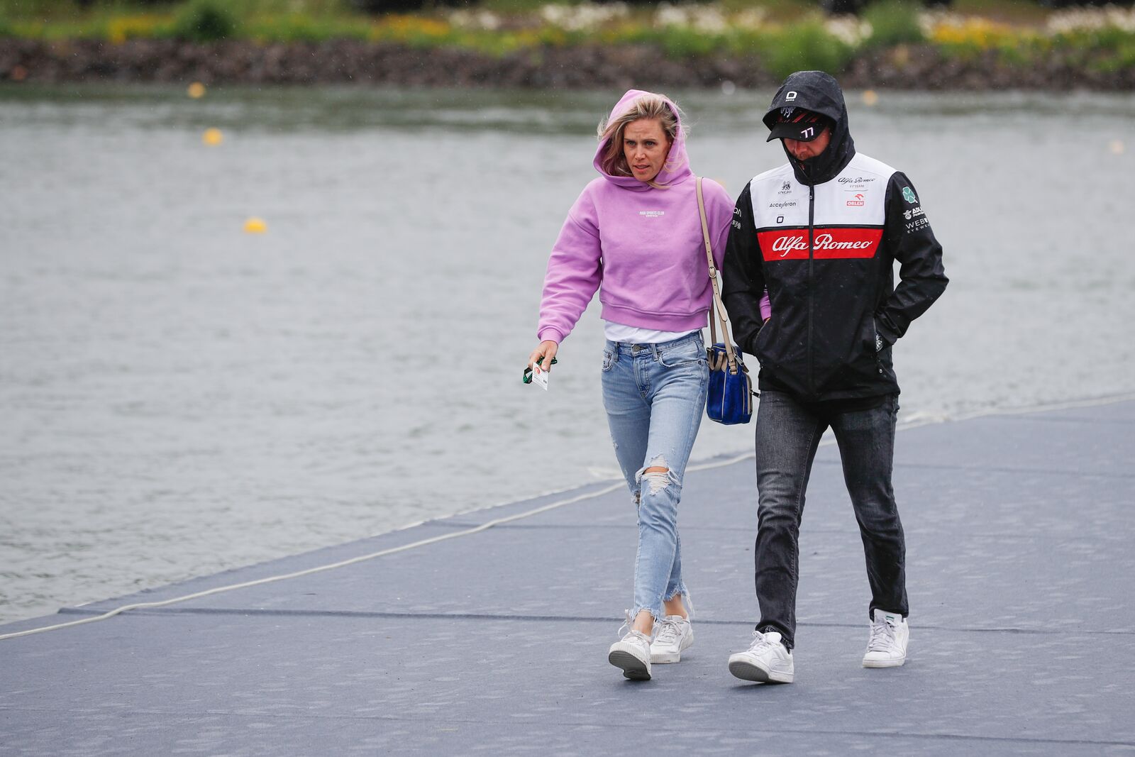 Kerékpárversennyel égette el az ünnepi kalóriákat Bottas és párja