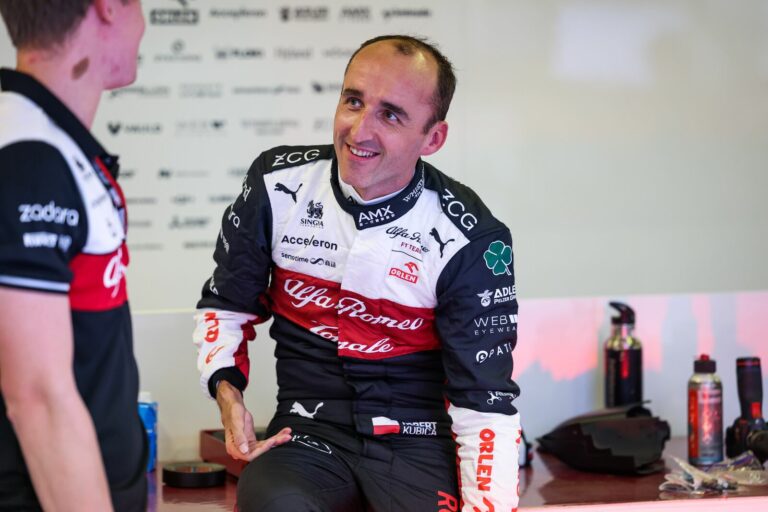 Feltörték Kubica oldalát, ázsiai lányok töltöttek fel videókat