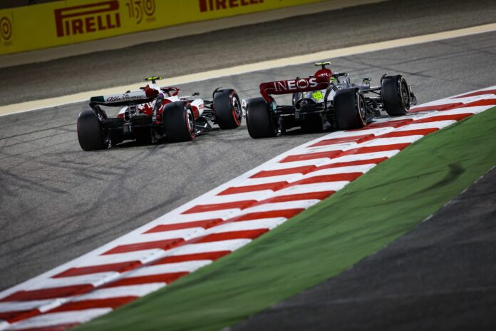 Guanyu Zhou, Lewis Hamilton, F1