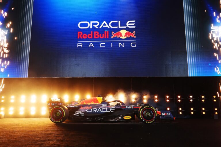 A Red Bull, az Alfa Romeo és a Haas is bejáratta az idei autóját