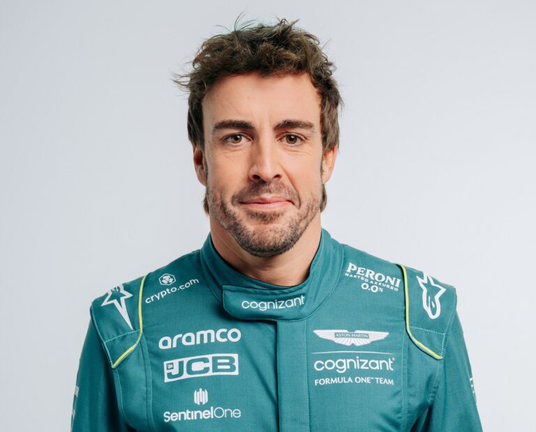 Épp csak, hogy elkészült Alonso debütáló autója, és volt mivel rajthoz állnia!
