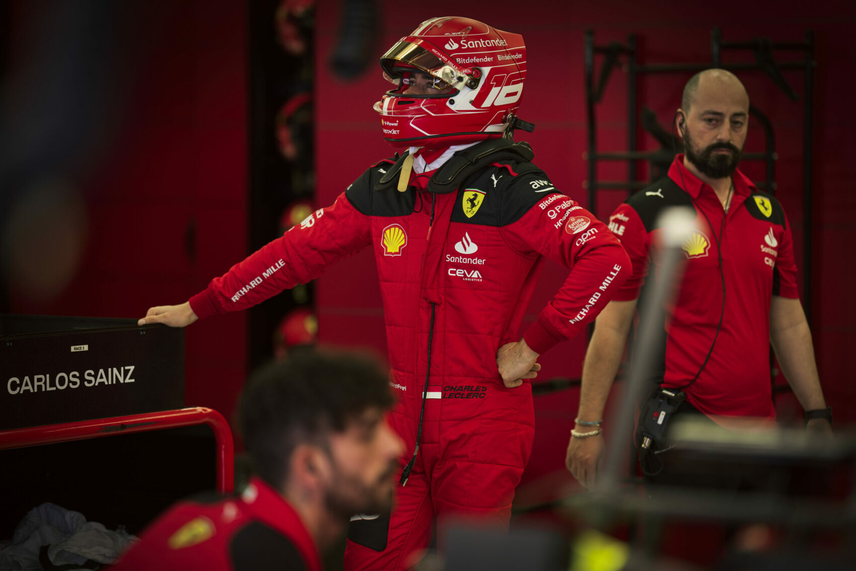 Leclerc kiesése nélkül is csúnya verést kapott volna a Ferrari Bahreinben