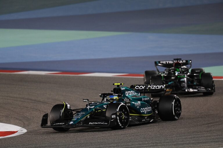 Váratlan fordulat: Hamilton helyett Alonso lesz az első számú versenyző a Mercedesnél?