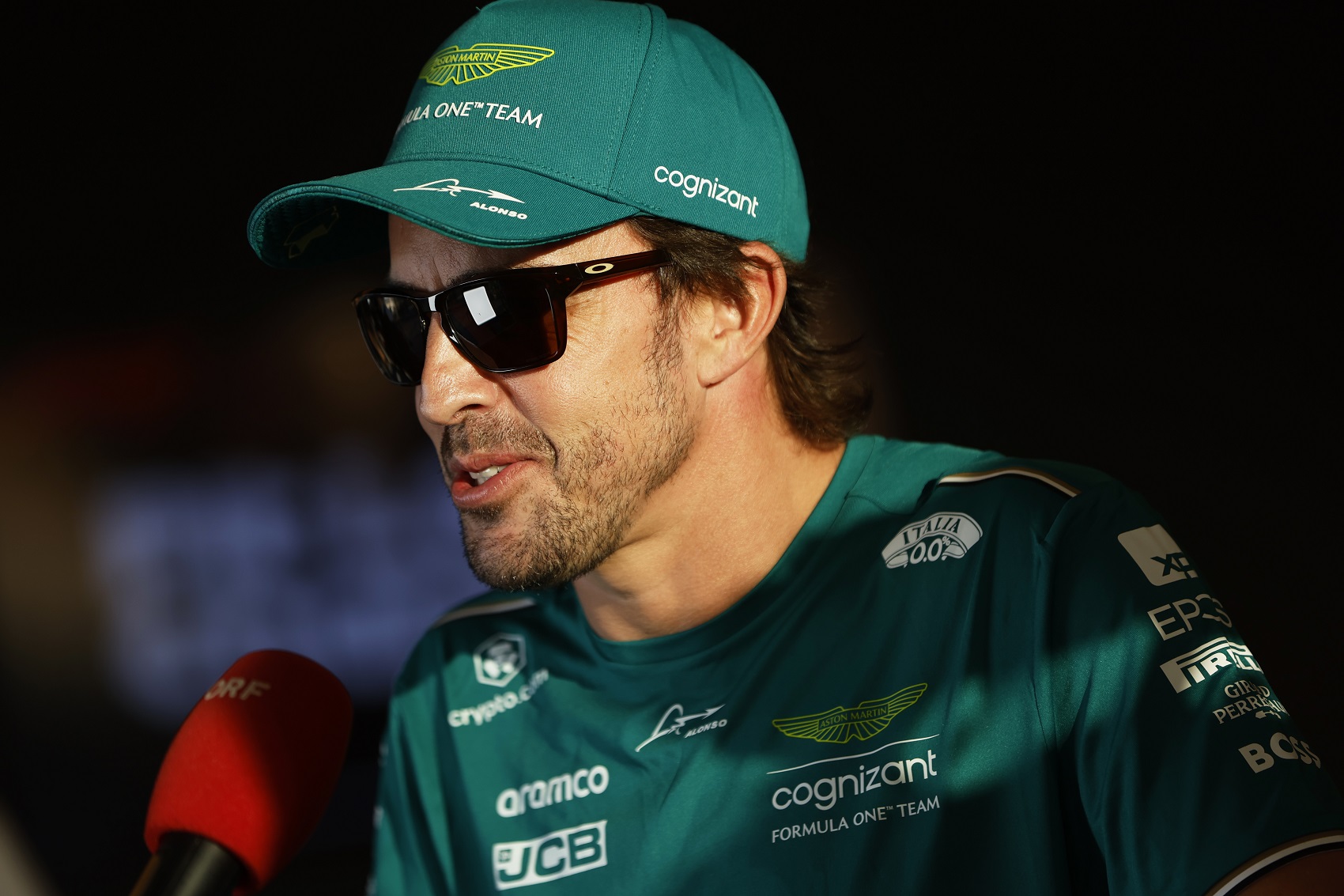 Parádésan reagált a NASCAR-pilóta, amikor megtudta, kivel boronálták össze Alonsót (videó)