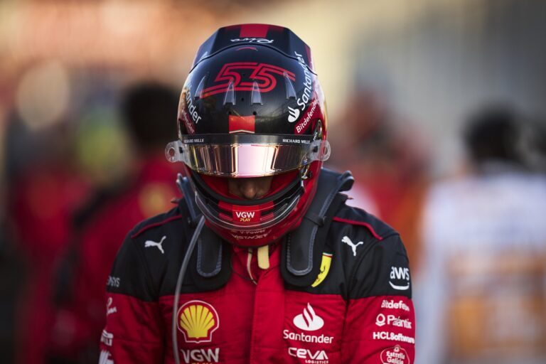 Fordult a kocka: Ezúttal a Ferrari versenyzője szólt be az olasz sajtónak