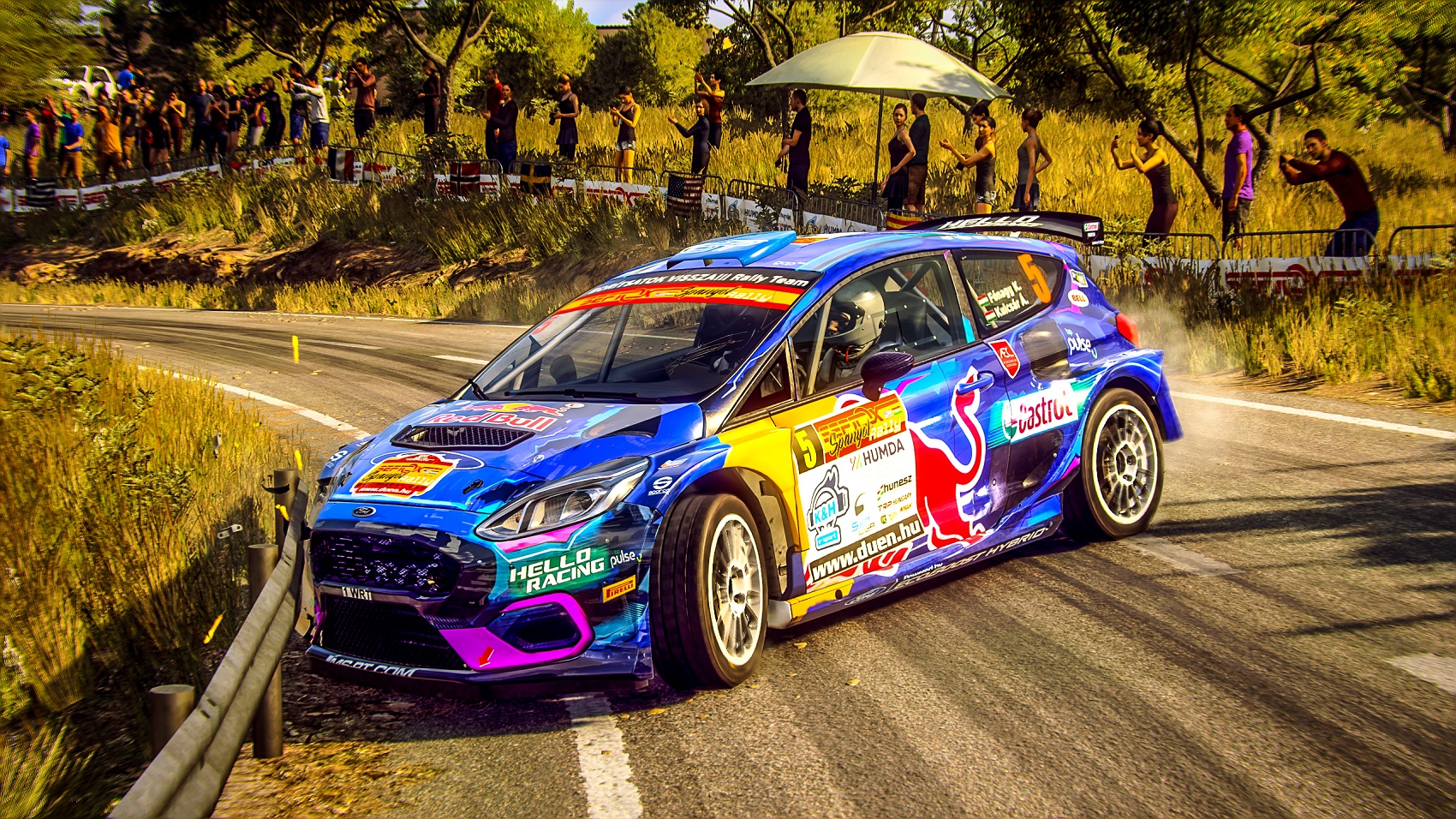 Parázs csata az első aszfaltos versenyen!