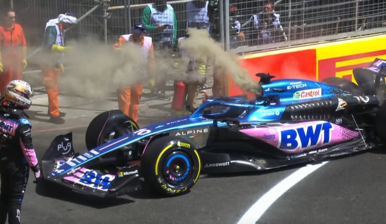 Primitív jelzőkkel illette dolgozóit az Alpine vezére