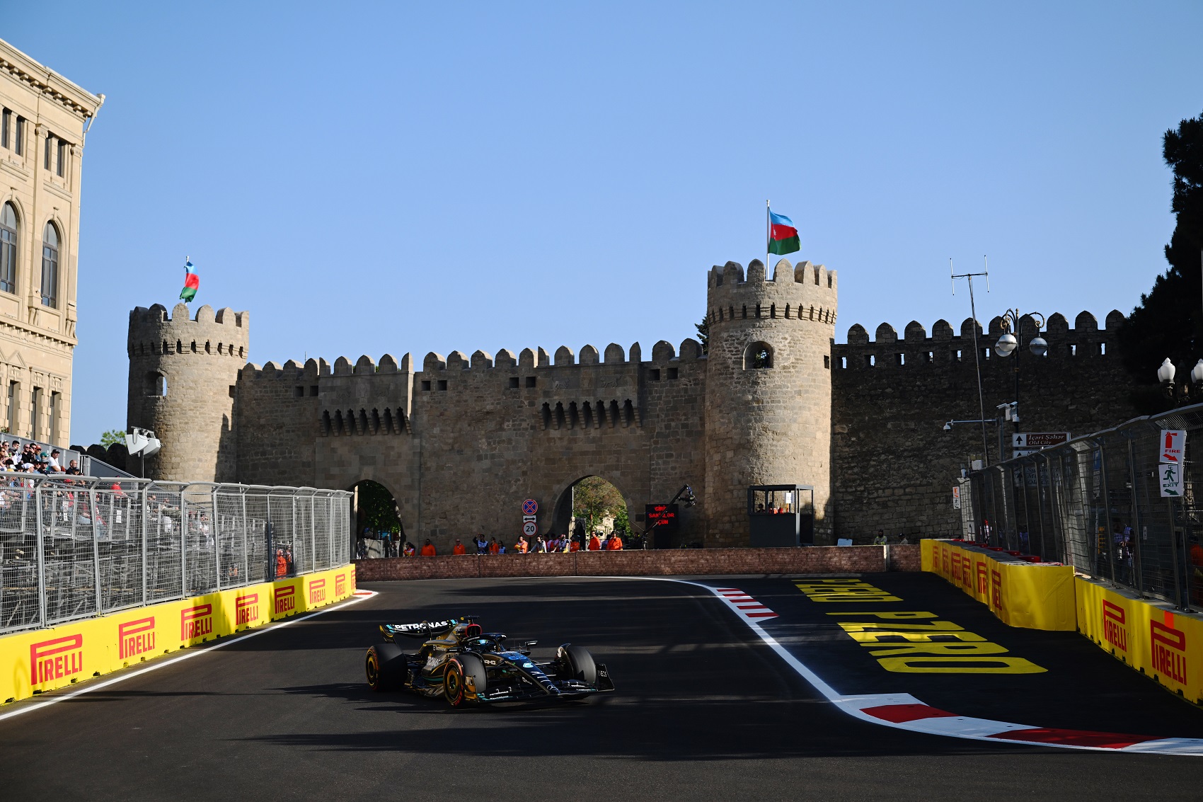 A Mercedes azt sem tudja, hogy sírjon vagy nevessen: „Milyen vicces ez a sport”