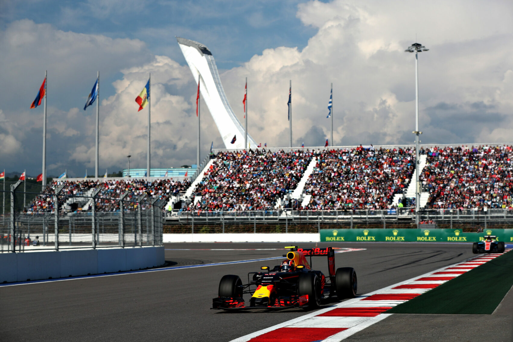 Hátba szúrta a Red Bull a Räikkönen helyére kinézett pilótát Verstappen kedvéért