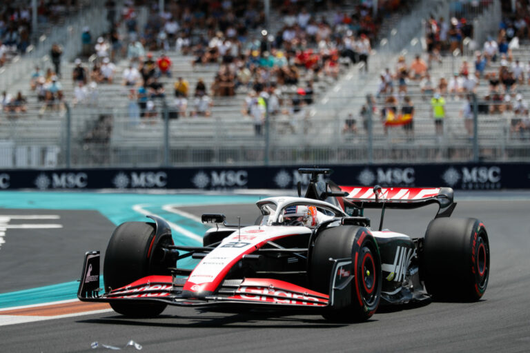 A Hamiltonnal való incidens ellenére megtarthatja rekordot jelentő helyezését a Haas pilótája