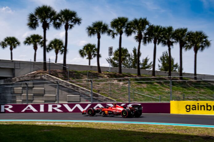 Carlos Sainz Miami Nagydíj Ferrari