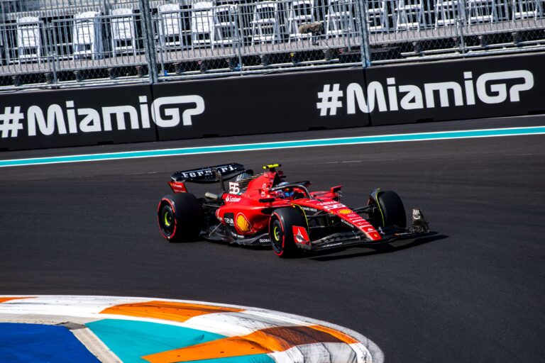 Carlos Sainz Miami Nagydíj Ferrari