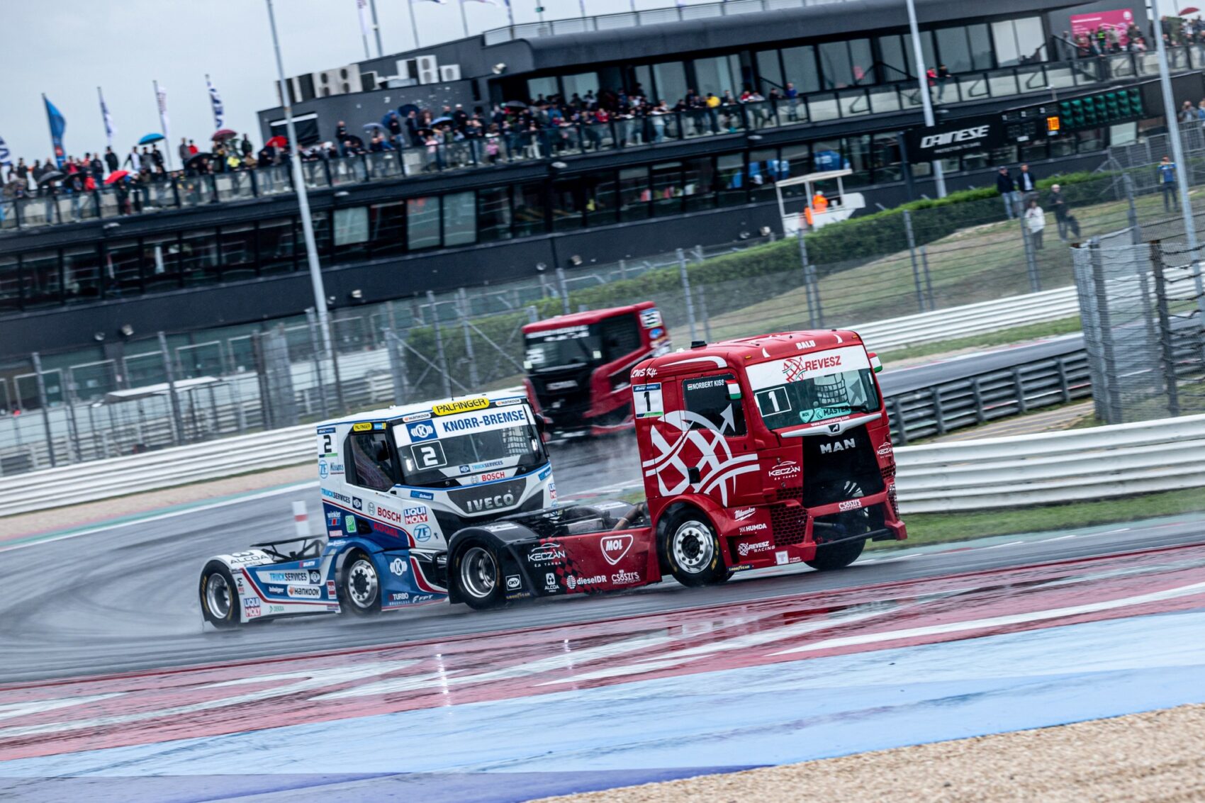 Műszaki hiba után a mezőny végéről aratott bravúrgyőzelmet Kiss Norbert a kamion-Eb nyitányán