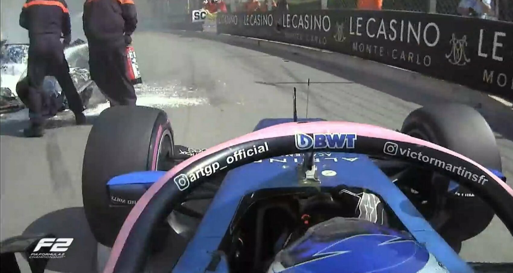 Centiken múlott a tragédia az F2-es főfutamon – (videó)