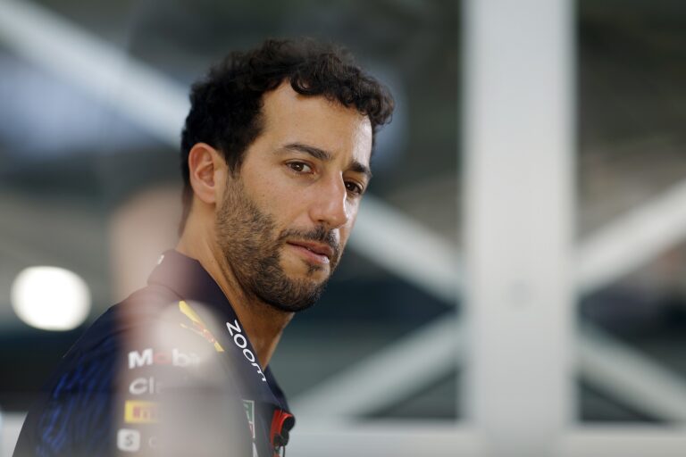 Olasz sajtó: Ricciardo már az AlphaTaurinál járt, De Vries ultimátumot kapott