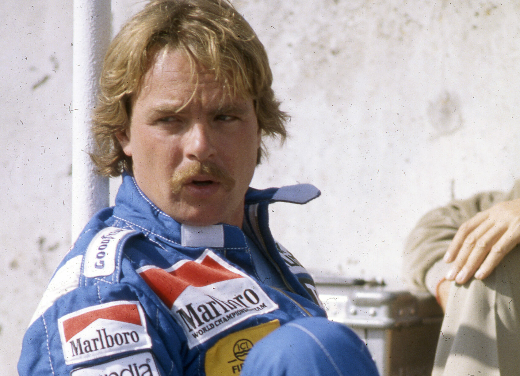 Keke Rosberg tenyeréről húsig kopott a bőr, ahogy a győzelemig száguldott