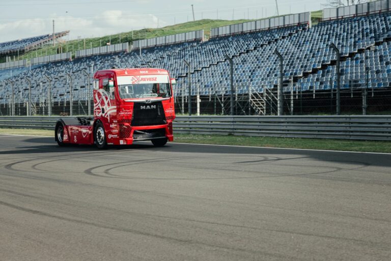 Rajt előtt Kiss Norbert és a Révész Racing – Startol a hétvégén a kamion Európa-bajnokság