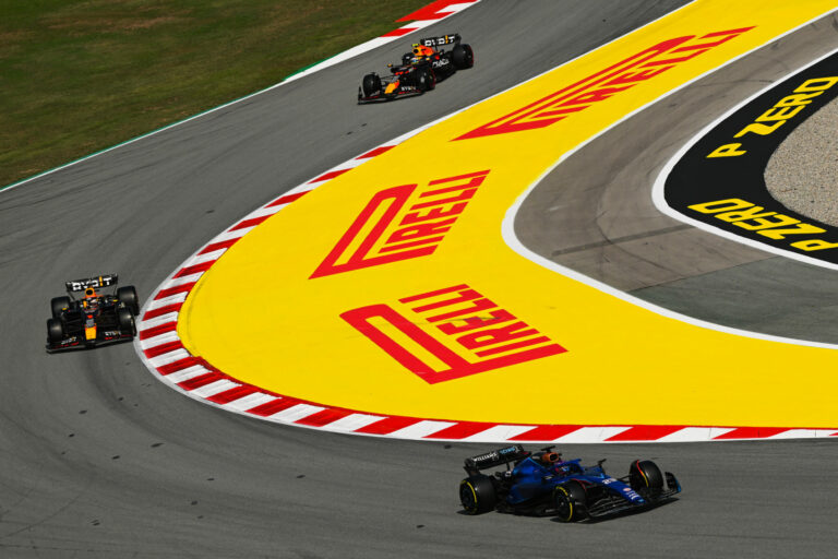Forma-1, Alexander Albon, Williams, Max Verstappen, Sergio Pérez, Red Bull, Spanyol Nagydíj 2023, péntek