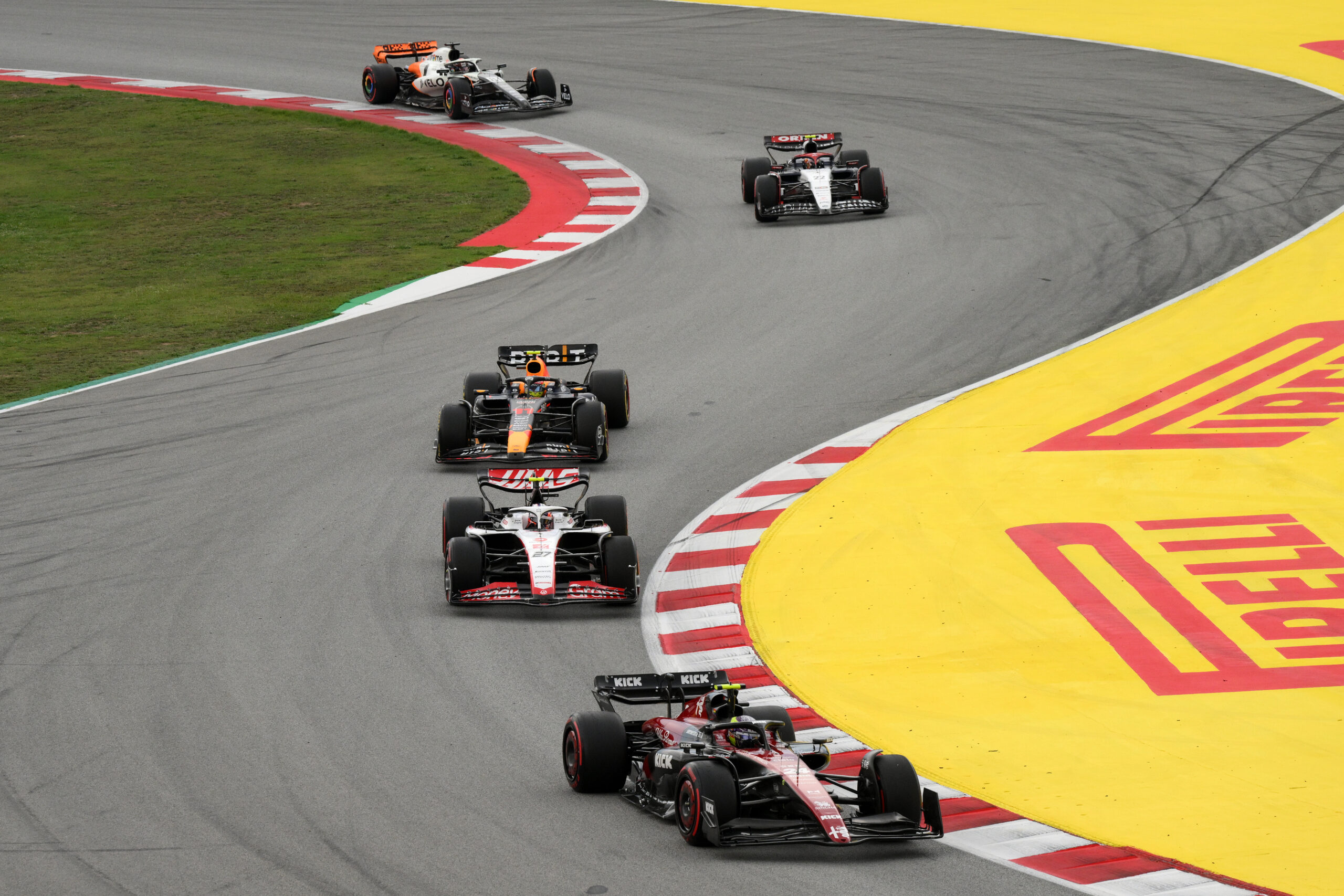 Színészkedéssel vádolja riválisát a megbüntetett F1-es pilóta