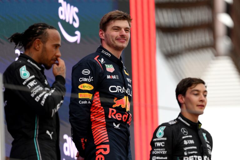 Hamilton elégedett a Mercedes eredményével, de ennél többre vágyik