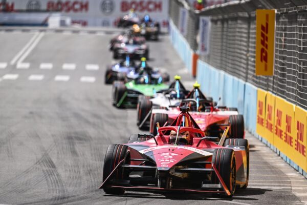 Jake Dennis, Avalanche Andretti Formula E, Porsche 99 X Electric Gen3, leads Norman Nato, Nissan Formula E Team, Nissan e-4ORCE 04