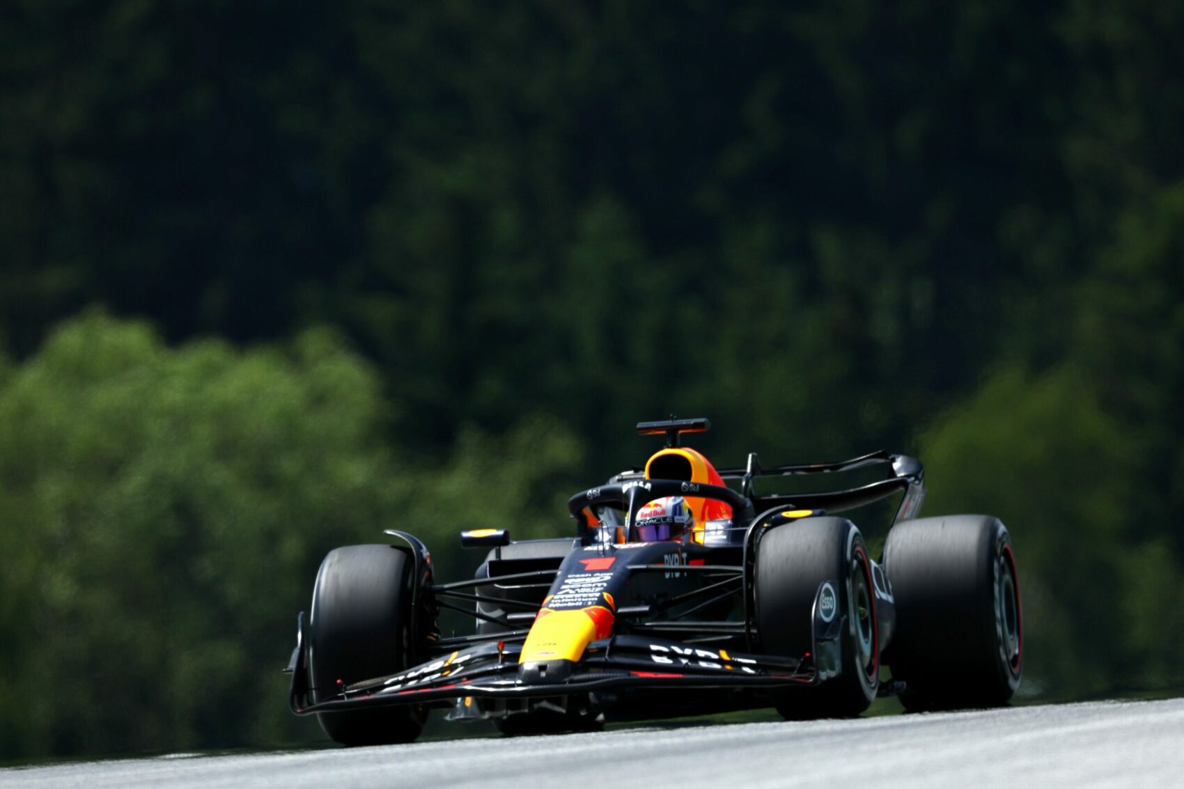 Verstappen hengerelt, a Mercedesek kapituláltak a sprint időmérőjén