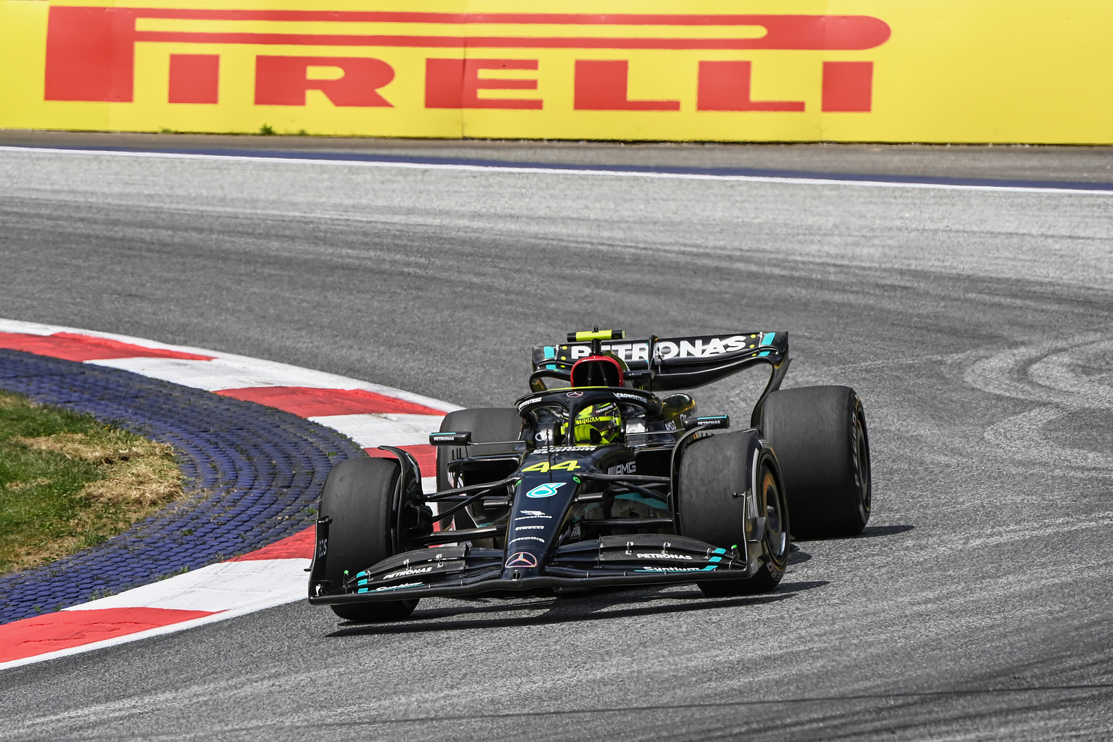 Egymást tartotta fel Hamilton és Verstappen, elmaradt a büntetés