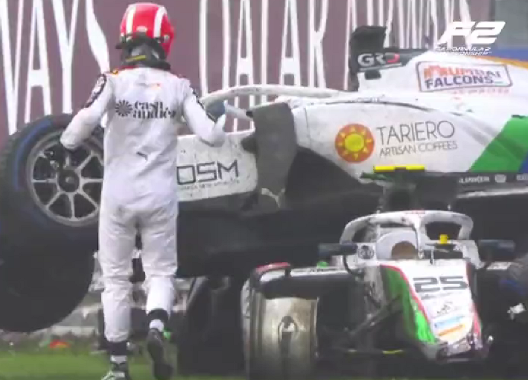 Hatalmas baleset a Formula 2-ben – ismét életet menthetett a glória (videó)