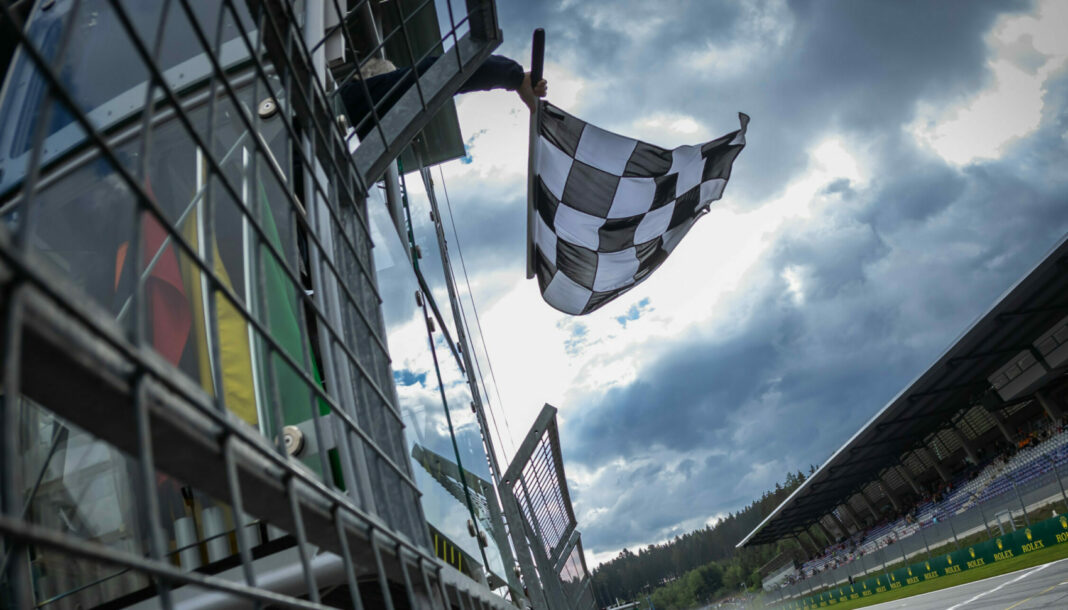 F1 kockás zászló