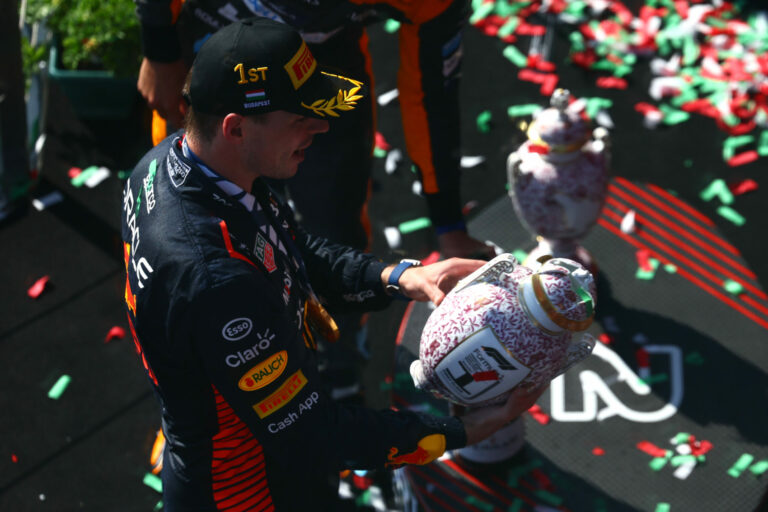 F1 Max Verstappen trófea