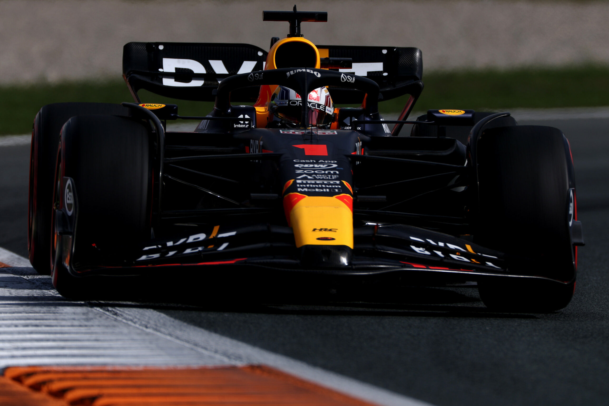 Newey szerint Verstappen alatt automatikusan megy az autó