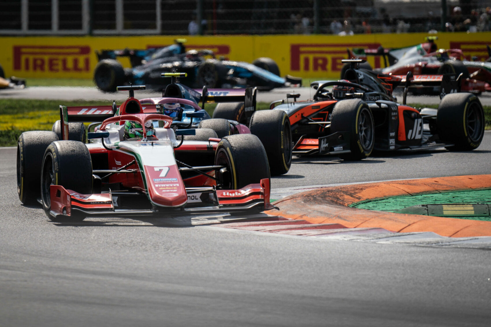 Bemutatkoztak a nagyon megváltozott külsejű F2es autók (képek)