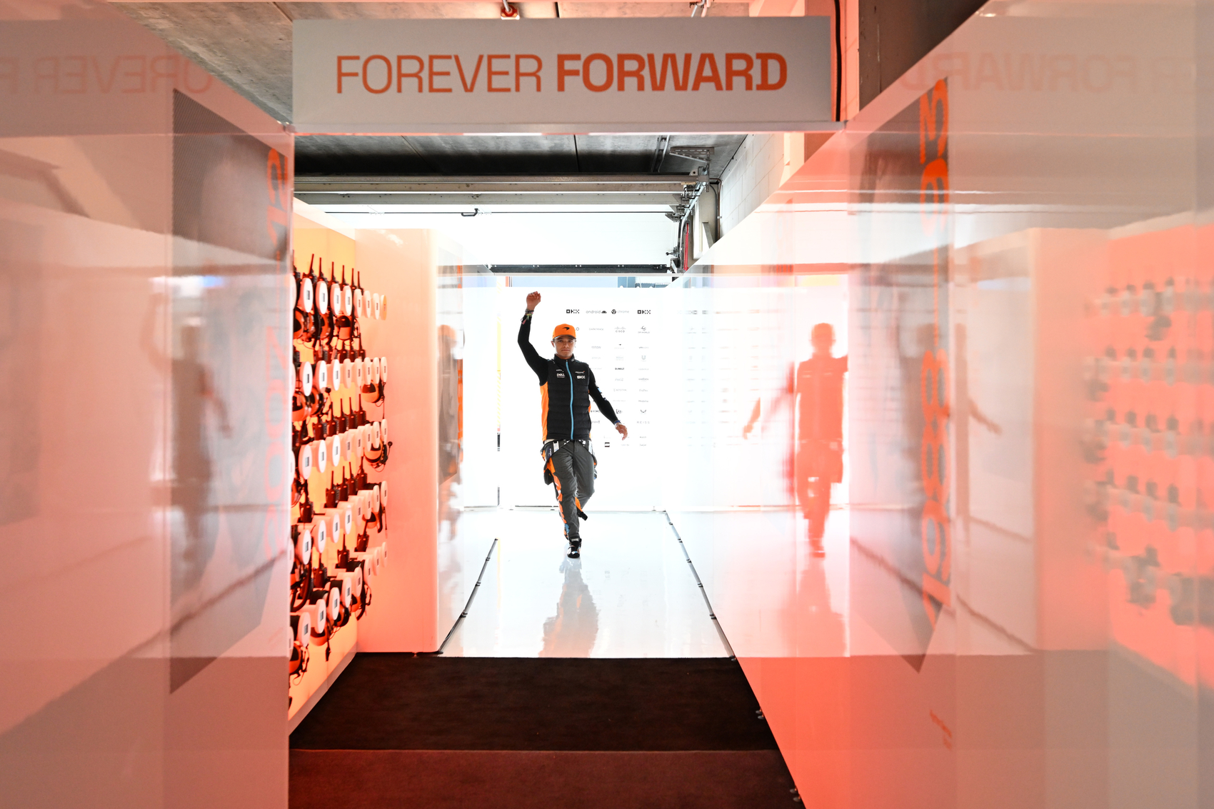 A korábbi világbajnok szerint jövőre csapatot válthat a brit versenyző