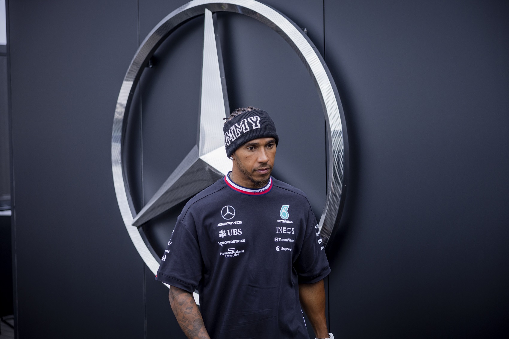 Hamilton frusztrálttá vált, amikor a Mercedes nem tett eleget a kéréseinek