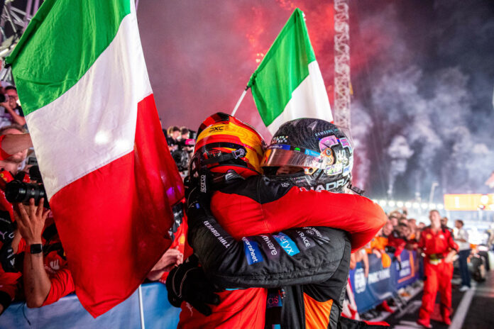 Carlos Sainz, Lando Norris, Ferrari, McLaren