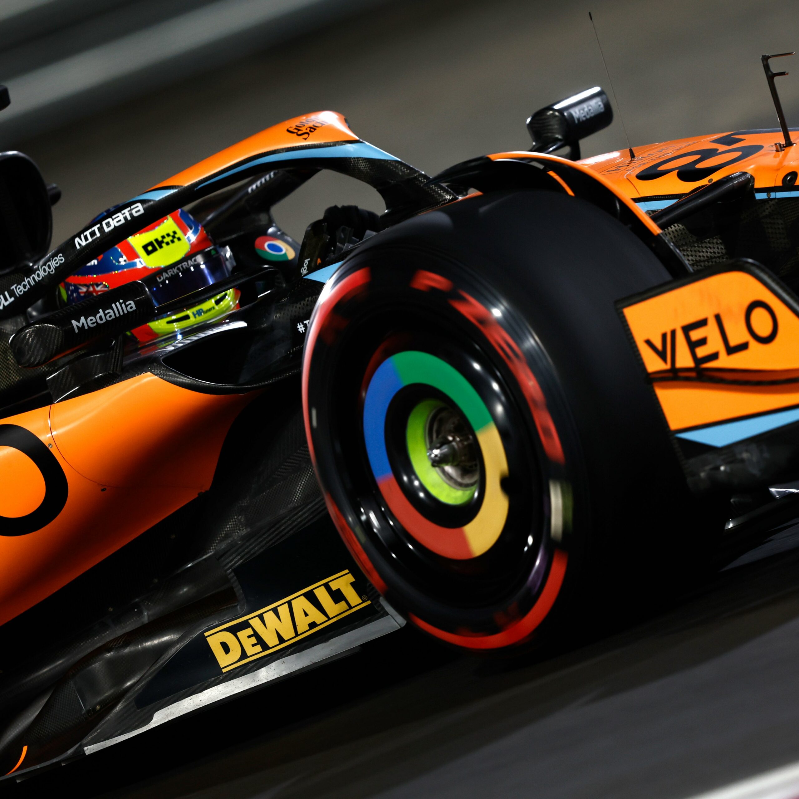 Piastri a fordulatos sprintverseny győztese, Verstappen háromszoros világbajnokká vált