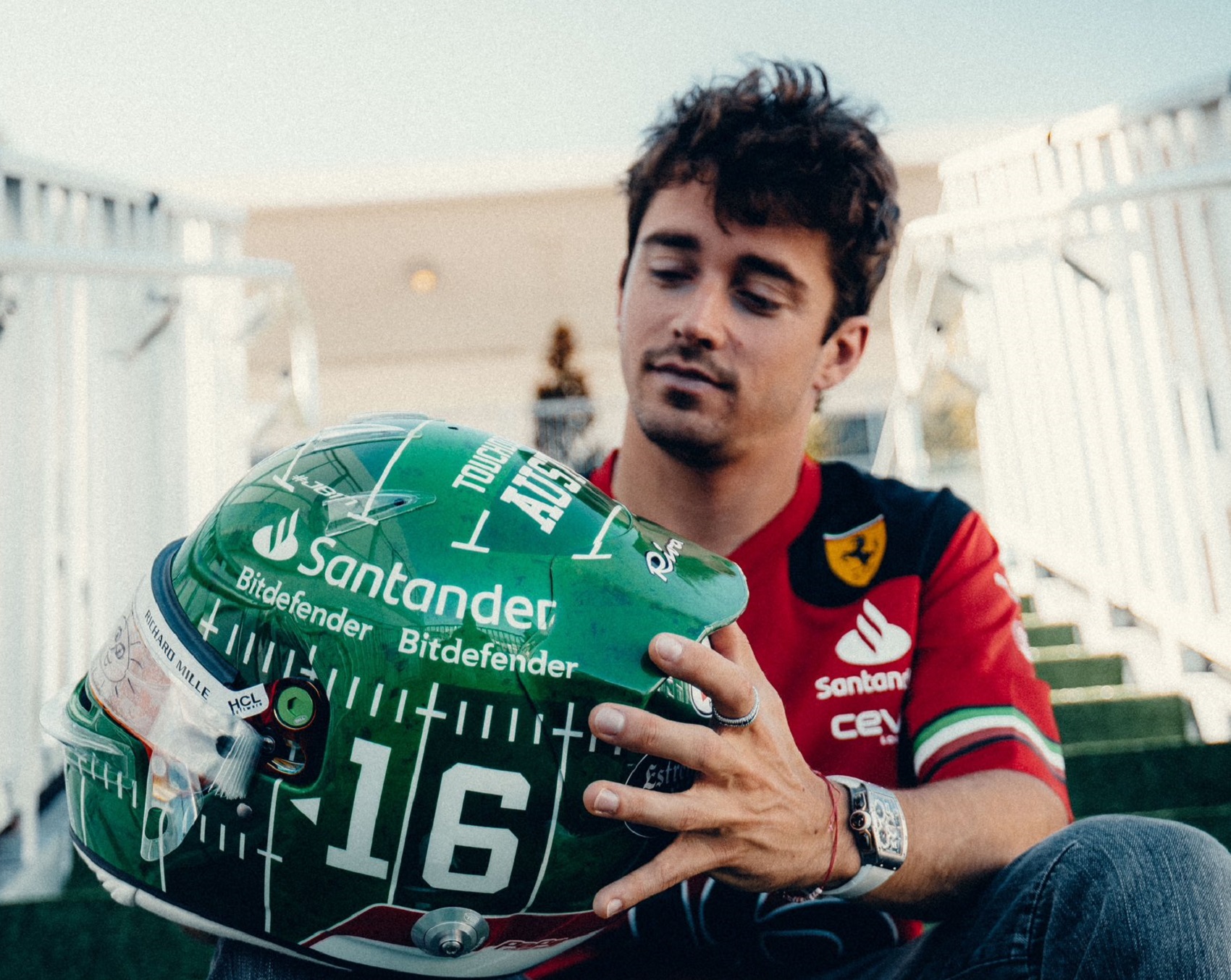 Különleges sisakfesztivált tart az F1-es mezőny Austinban (képek)